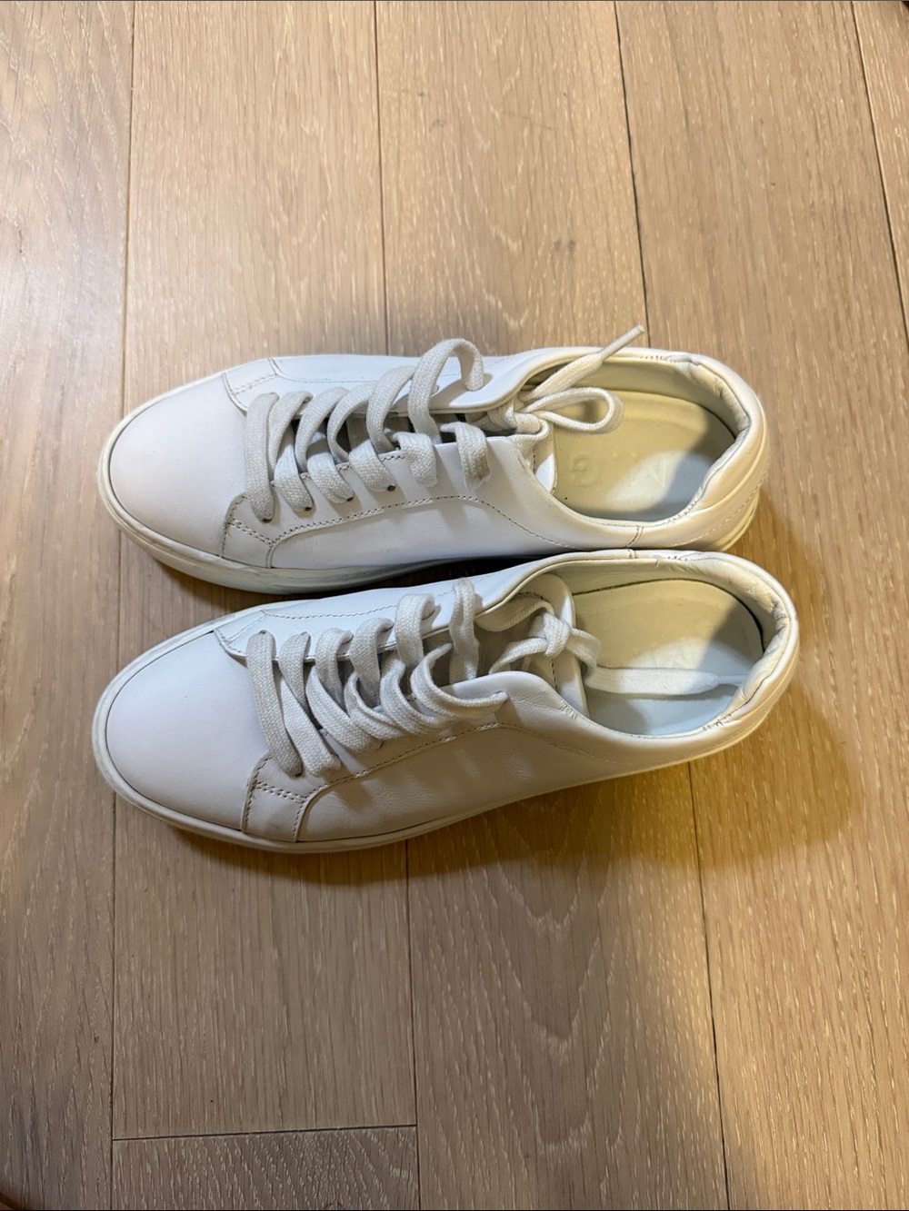 Women's White Low-Top Sneakers - Classic Casual Lace-Up